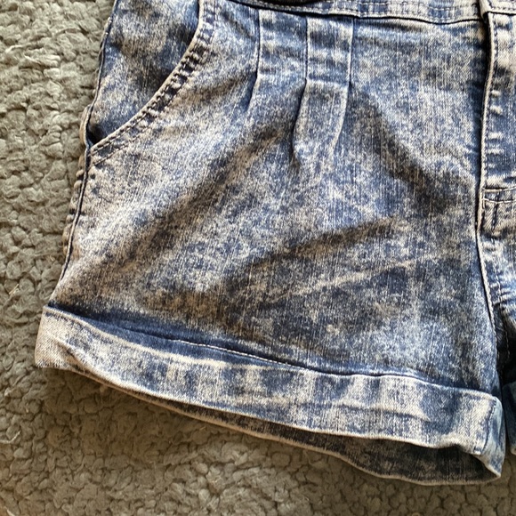 Seductions Acid-Wash Overall Shorts - Picture 6 of 7
